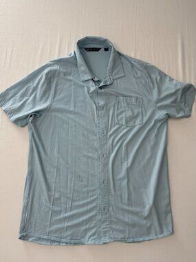 TravisMathew Men's Sands of Time Short Sleeve Stretch Button-Up Shirt